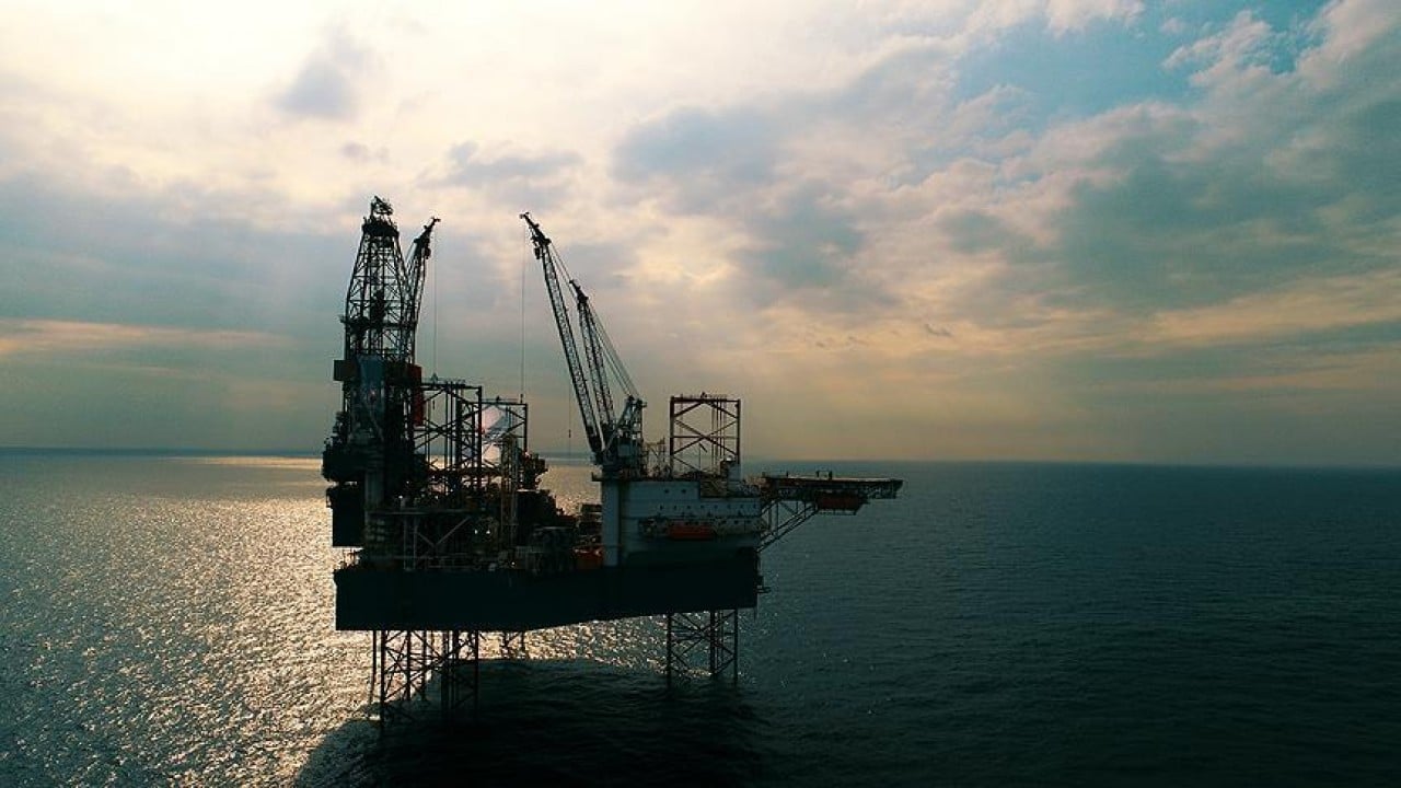 Foto - Denizin altı kaynıyor! Nereyi kazsalar petrol fışkırmaya başladı