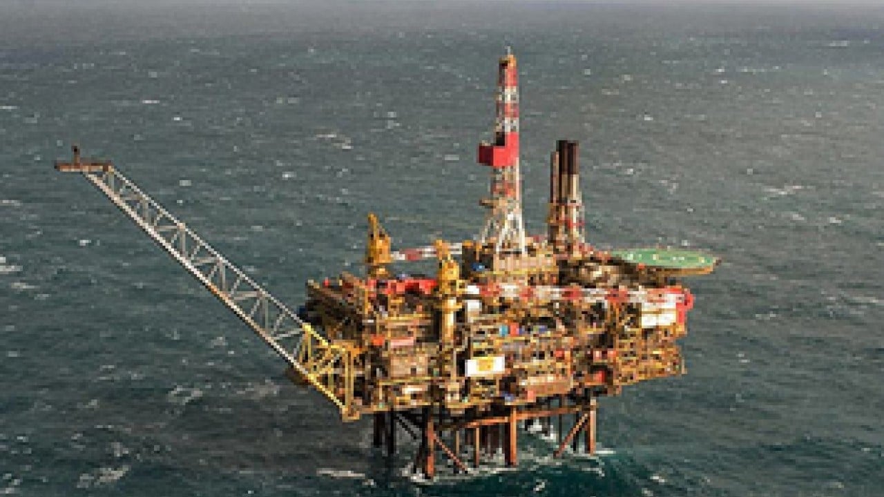 Foto - Denizin altı kaynıyor! Nereyi kazsalar petrol fışkırmaya başladı