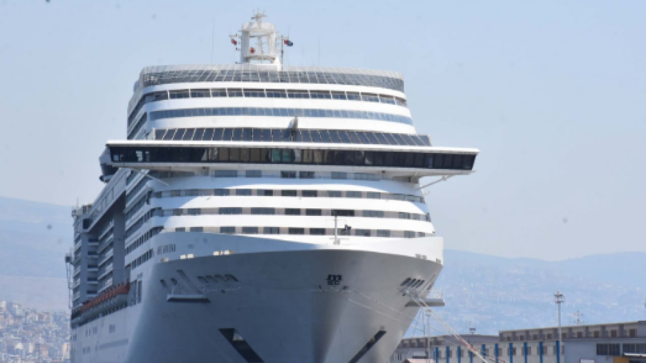 Foto - Denizlerin devi Çeşme’ye demir attı: Kruvaziyer turizmi esnafın yüzünü güldürdü!