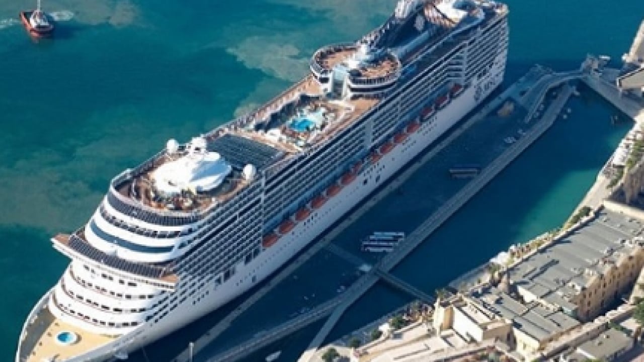 Foto - Denizlerin devi Çeşme’ye demir attı: Kruvaziyer turizmi esnafın yüzünü güldürdü!