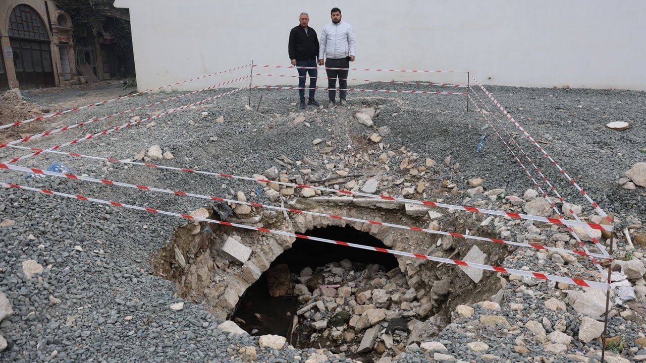 Foto - Deprem enkazının altından çıktı! Hatay'da şaşırtan manzara