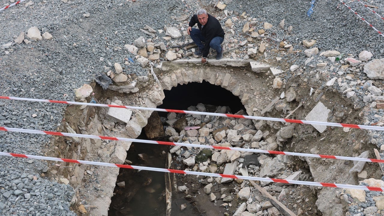 Foto - Deprem enkazının altından çıktı! Hatay'da şaşırtan manzara