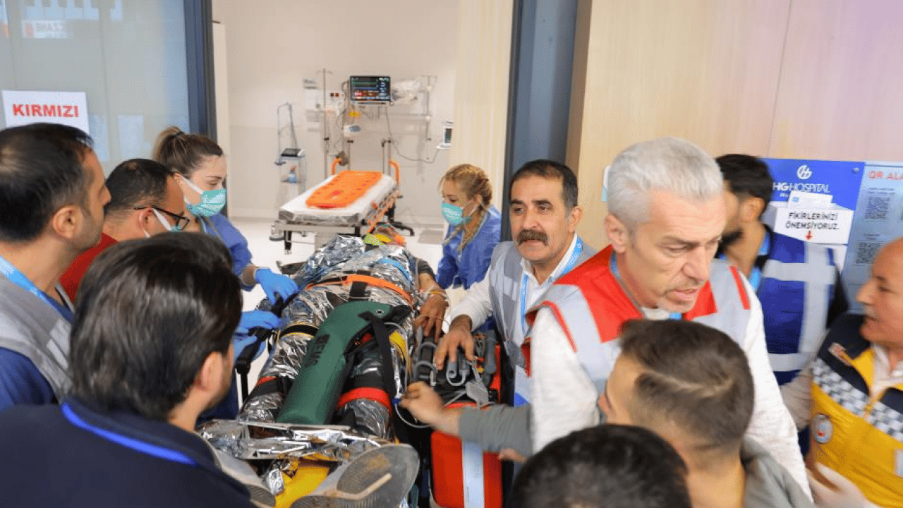 Foto - Deprem tatbikatı yapıldı ama kimse böyle beklemiyordu: Sinir krizleri, çığlıklar ve arbede gerçeği aratmadı 