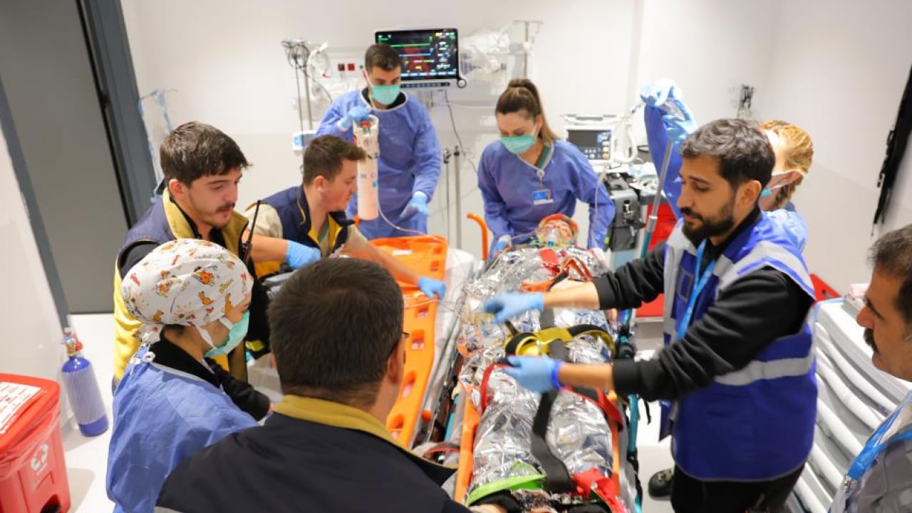 Foto - Deprem tatbikatı yapıldı ama kimse böyle beklemiyordu: Sinir krizleri, çığlıklar ve arbede gerçeği aratmadı 