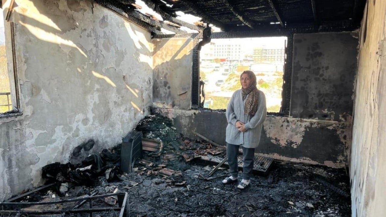 Foto - Depremde eşini evladını yangında evini kaybetti
