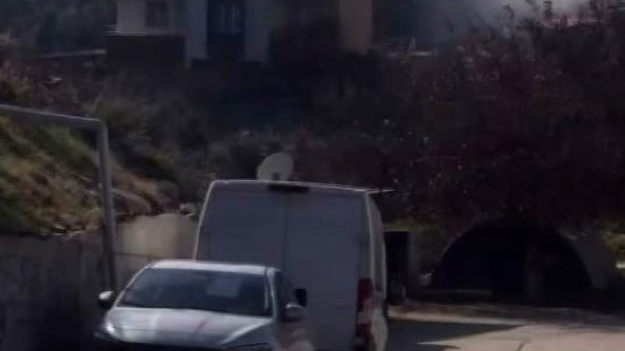 Foto - Depremde eşini evladını yangında evini kaybetti