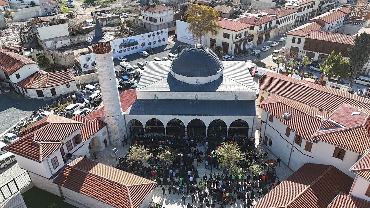 Foto - Depremde yerle bir olmuştu, bugün yeniden ibadete açıldı: Habibi Neccar’da ilk cuma