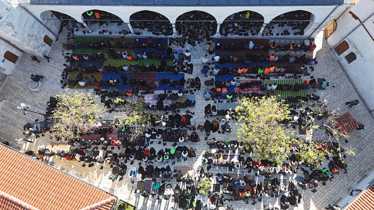 Foto - Depremde yerle bir olmuştu, bugün yeniden ibadete açıldı: Habibi Neccar’da ilk cuma