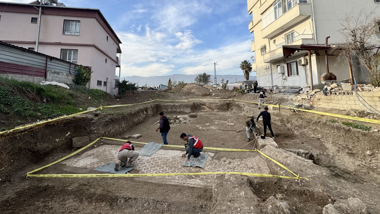Foto - Depremin ardından ortaya çıktı! Hatay’da tarihi keşif