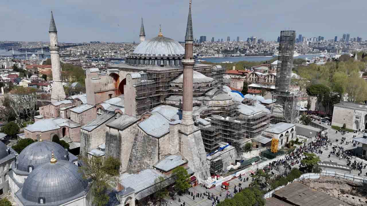 Depremin izleri siliniyor: Onlarca eser yeniden ihya oldu