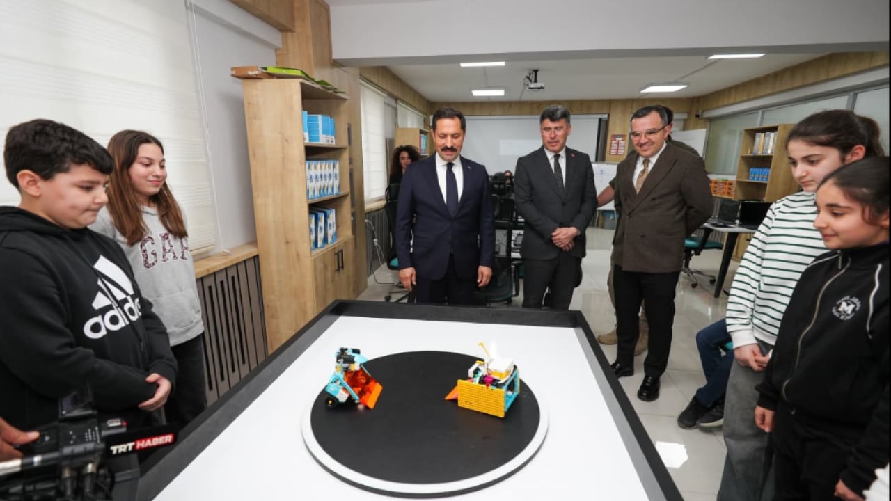 Depremzede gençlerden teknoloji devrimi: 4 bin kişilik dev kadro yarışmaya hazır