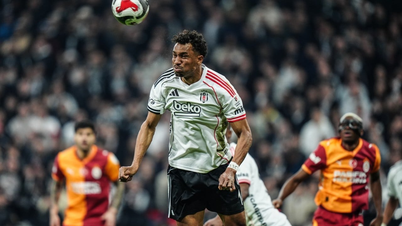 Derbi sonrası Ahmet Çakar ateş püskürdü: Yazıklar olsun, 3 kırmızı kart çıkmalıydı isyanı...