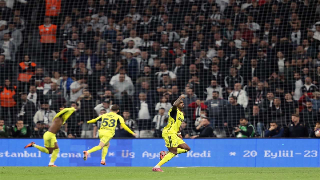 Derbide kritik pozisyonlar! Fenerbahçe-Beşiktaş maçındaki kararları hakemler yorumladı