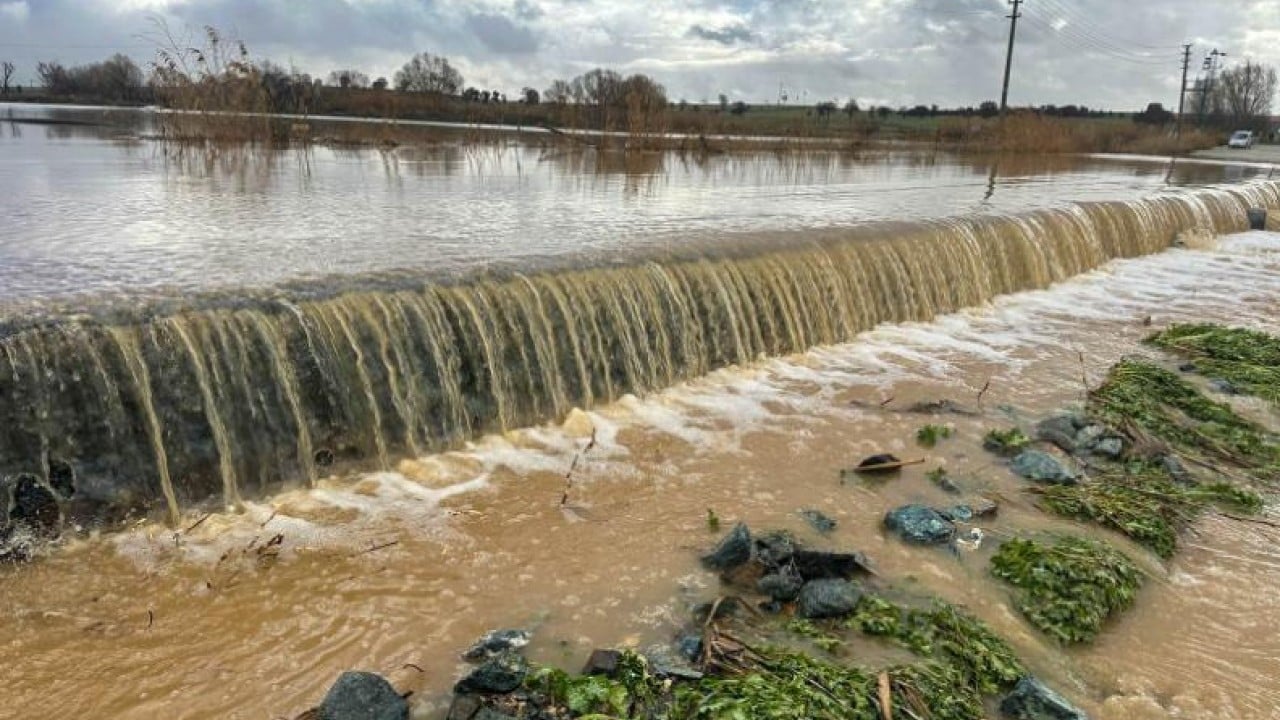 Dereler taştı, her yeri su bastı! Feci görüntüler