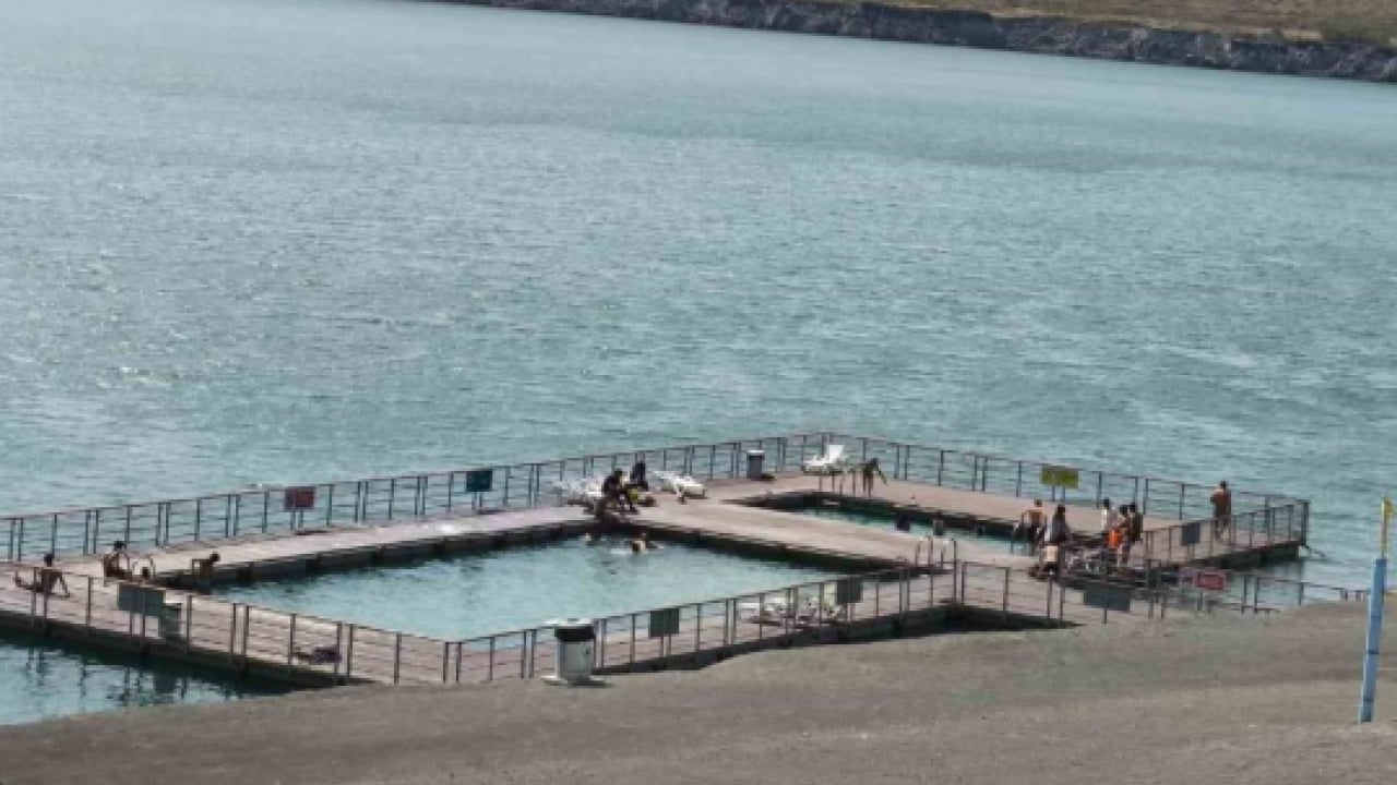 Foto - Derinliği tam 300 metre: Sıcaklara dayanamayan oraya koşuyor!