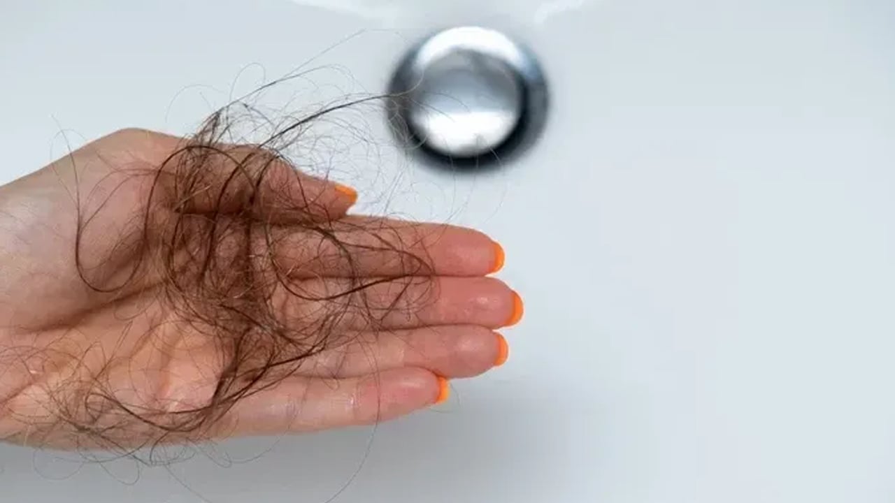 Foto - Sıcak suyla duş almak saçlarınızı etkiler! Dermatologlar net konuştu: Bunu yaparsanız saç dökülmesi yaşanacak