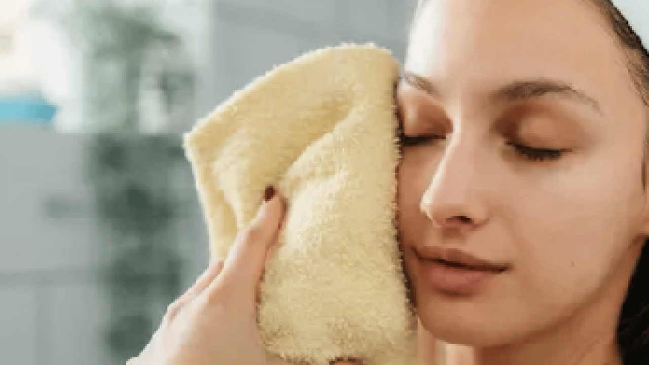 Foto - Dermatologlar tek bir seste birleşiyor: Cildinizdeki sivilcelerin gizli sebebi banyonuzda saklı!