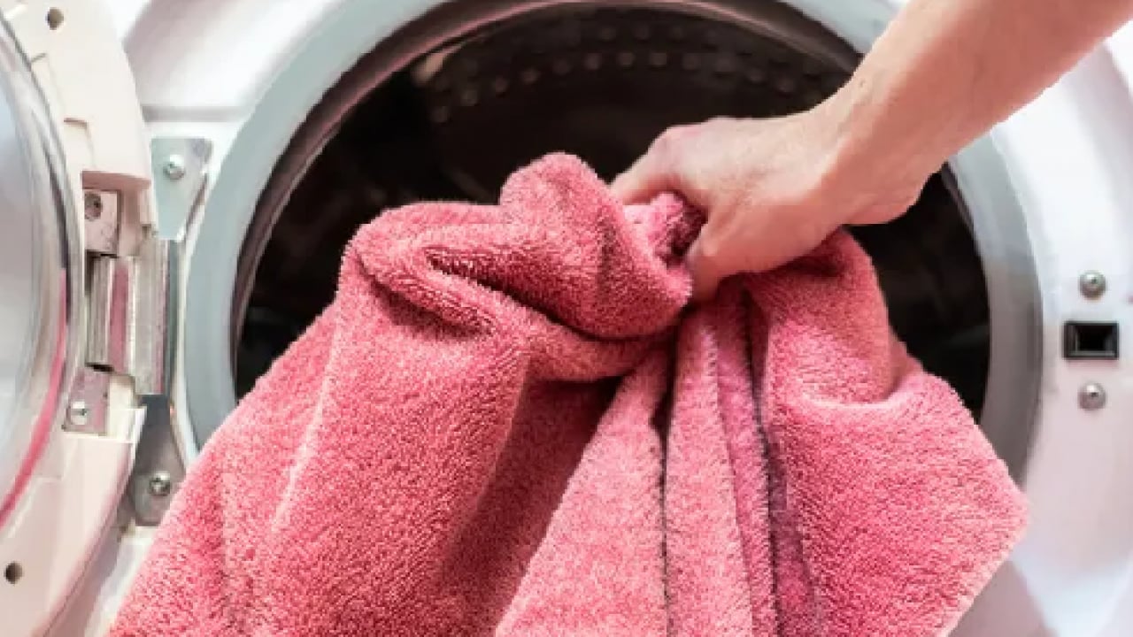 Dermatologlar tek bir seste birleşiyor: Cildinizdeki sivilcelerin gizli sebebi banyonuzda saklı!