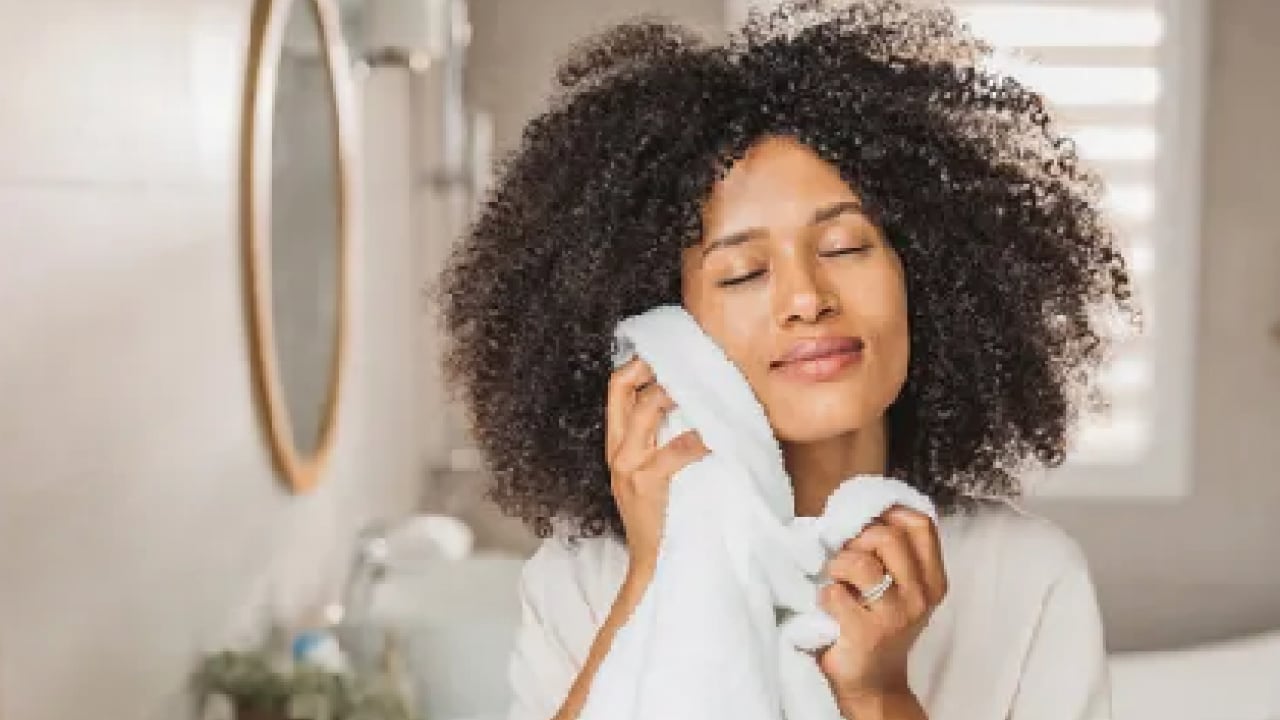 Foto - Dermatologlar tek bir seste birleşiyor: Cildinizdeki sivilcelerin gizli sebebi banyonuzda saklı!