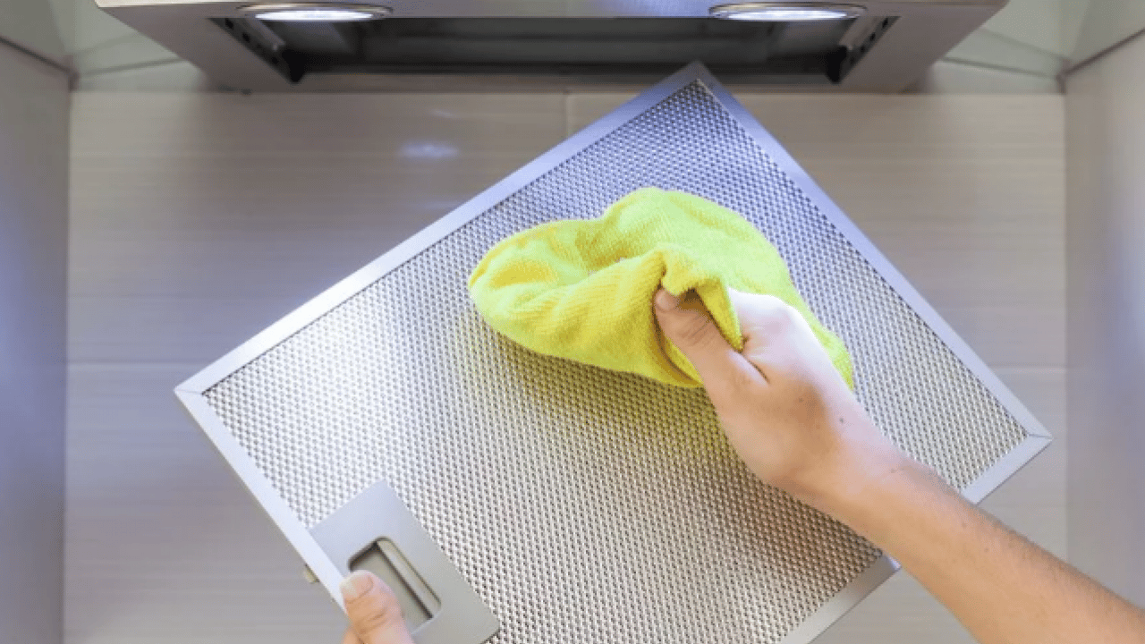 Foto - Deterjan kullanmaya gerek kalmayacak! Aspiratördeki yağ lekelerini gideren yöntem