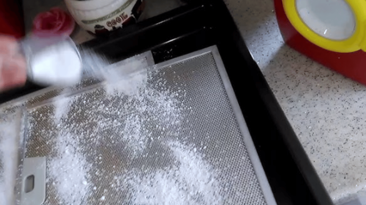 Deterjan kullanmaya gerek kalmayacak! Aspiratördeki yağ lekelerini gideren yöntem