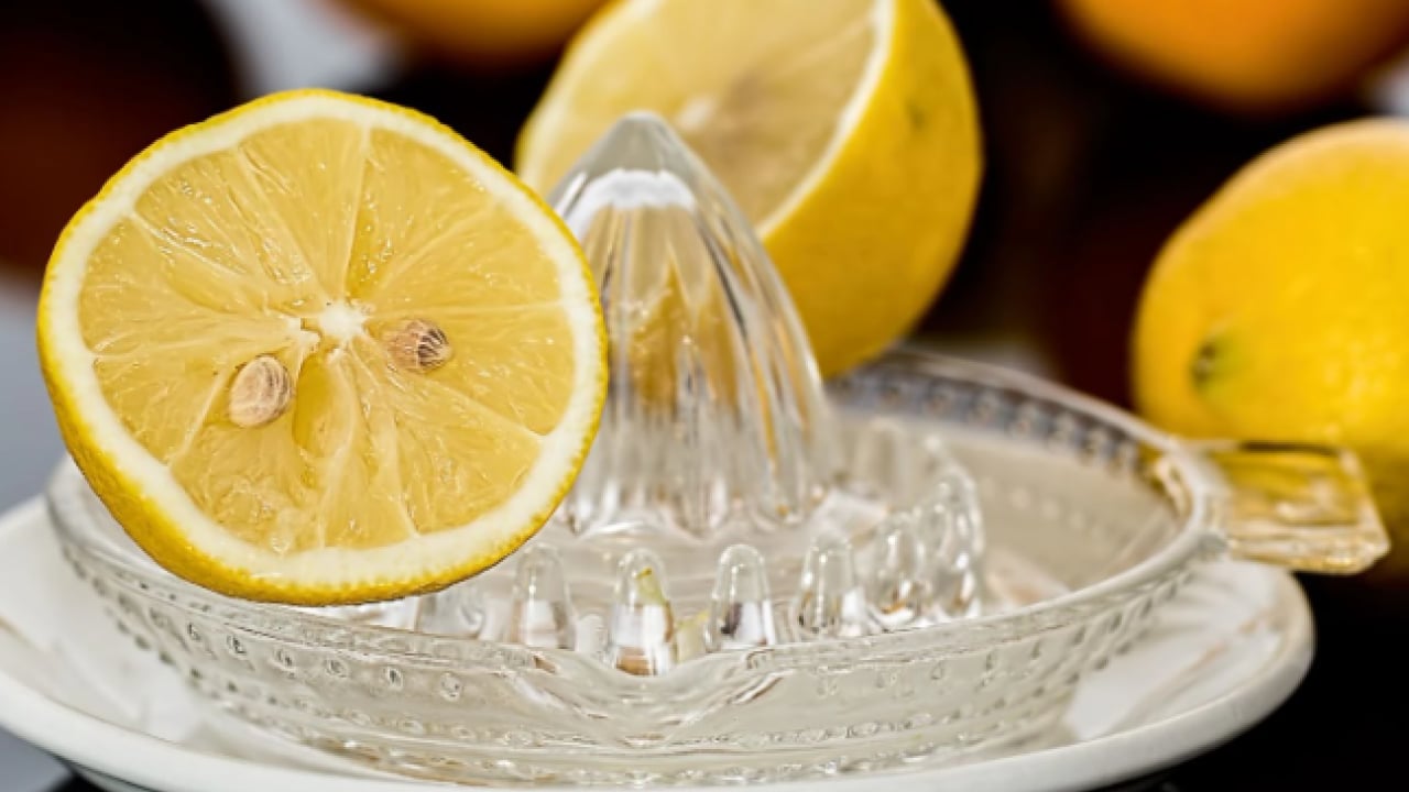 Foto - Deterjan kullanmaya gerek kalmayacak! Aspiratördeki yağ lekelerini gideren yöntem