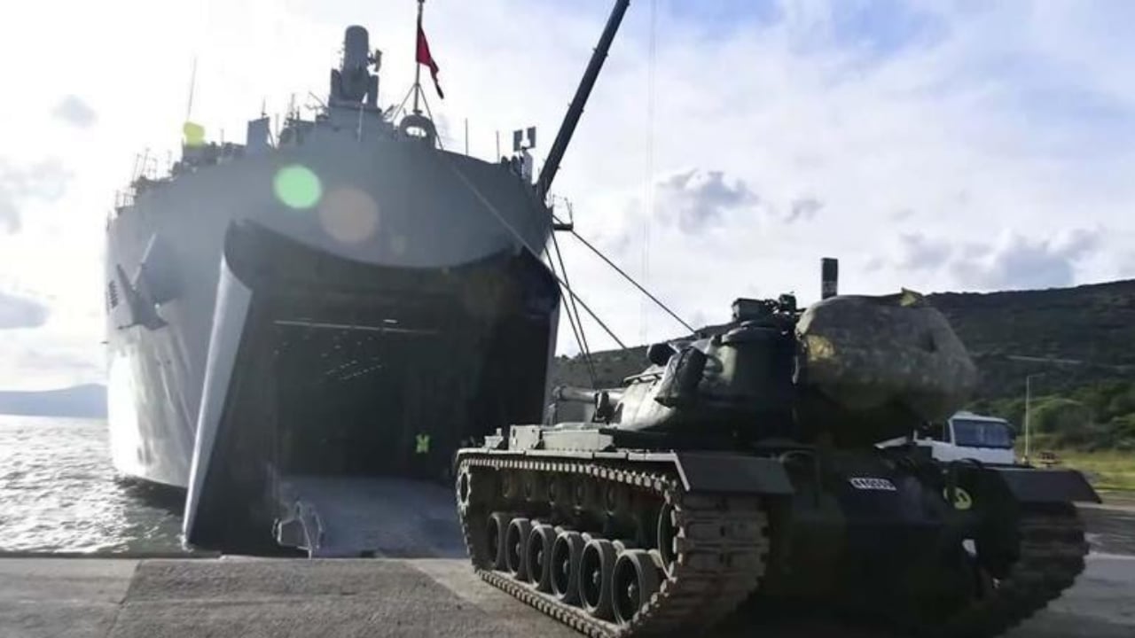 Foto - Dev çıkarma gemisiyle birer birer sahaya indiler! Türk Ordusu dost ülkede düğmeye bastı