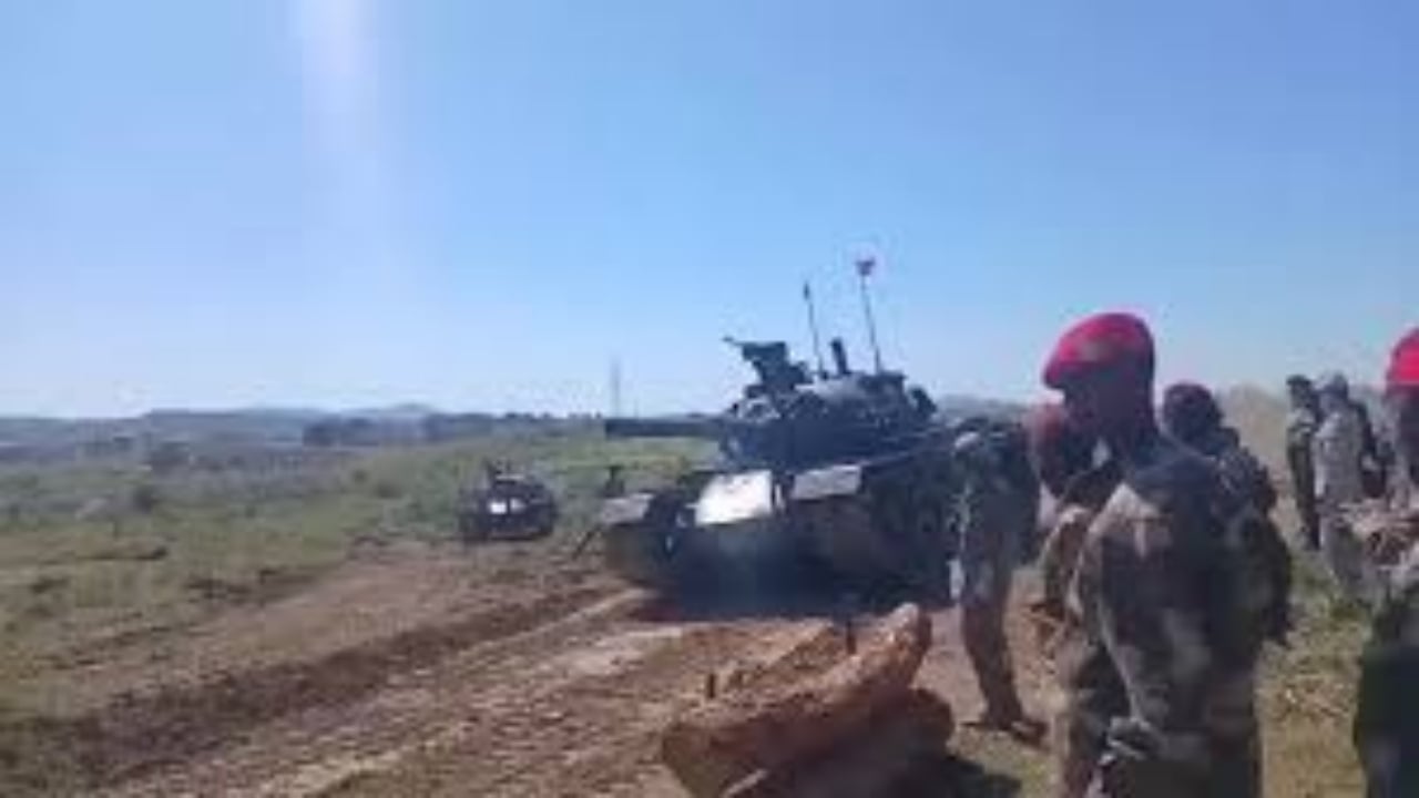 Foto - Dev çıkarma gemisiyle birer birer sahaya indiler! Türk Ordusu dost ülkede düğmeye bastı