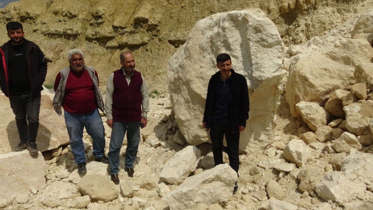 Foto - Dev kayalar yolu kapattı! Saatlerce süren çalışma...