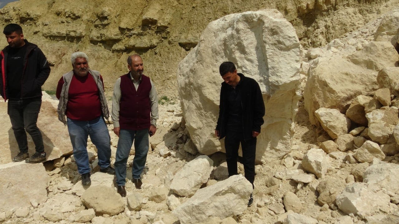 Foto - Dev kayalar yolu kapattı! Saatlerce süren çalışma...