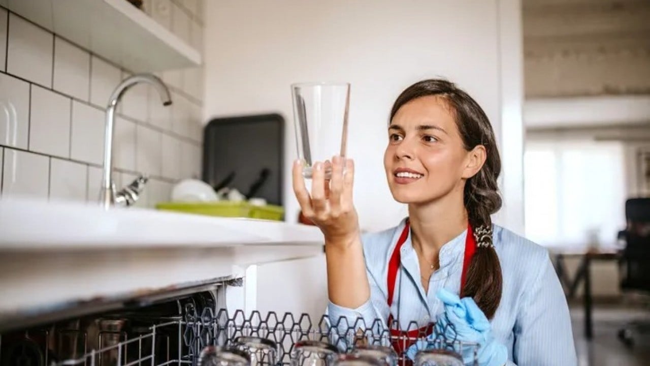 Foto - Devir tasarruf devri! Bulaşık makinesinde bunu asla yapmayın