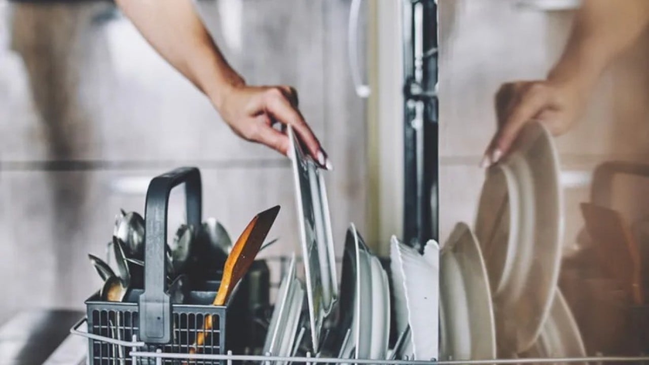 Foto - Devir tasarruf devri! Bulaşık makinesinde bunu asla yapmayın