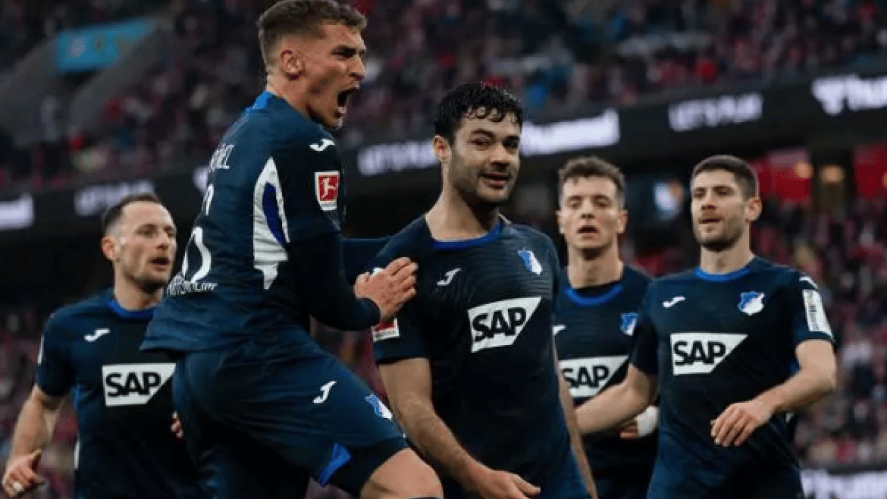 Foto - Devleri peşine takmıştı: Milli futbolcu Alman vatandaşlığına geçiyor!