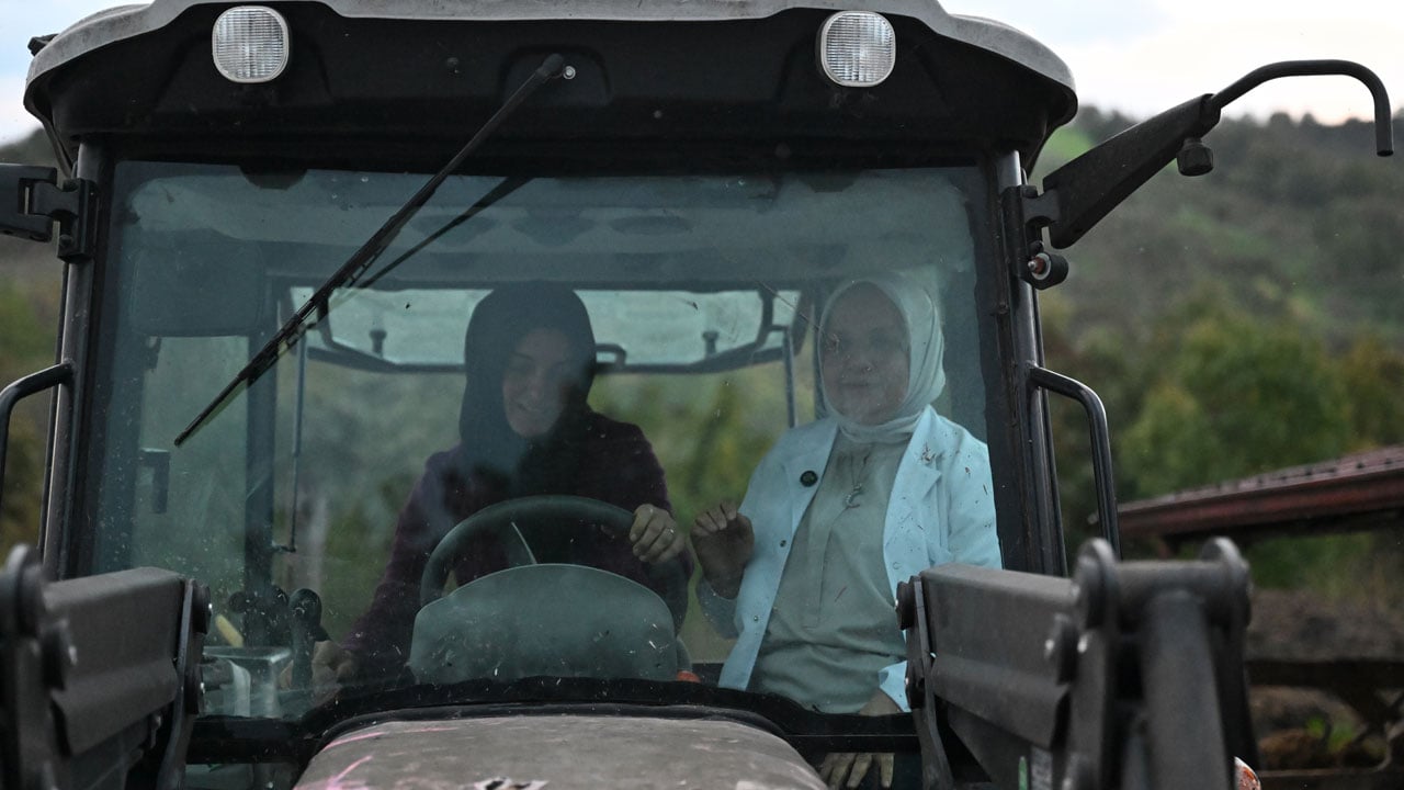 Foto - Devlet desteğiyle hayalini gerçekleştirdi! Bir inekle başladı şimdi çiftlik sahibi