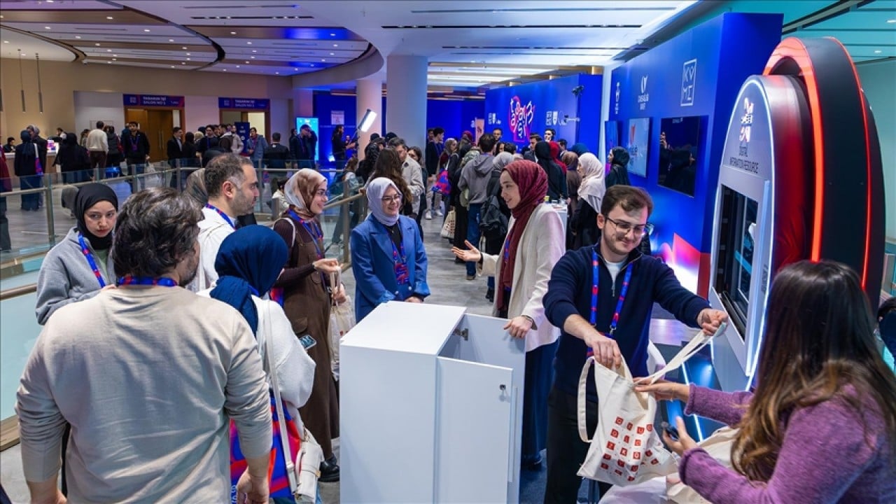 Dijital bilgi kirliliğine son! Artık Türkiye’nin yerli dijital ansiklopedisi ‘KÜRE’ var