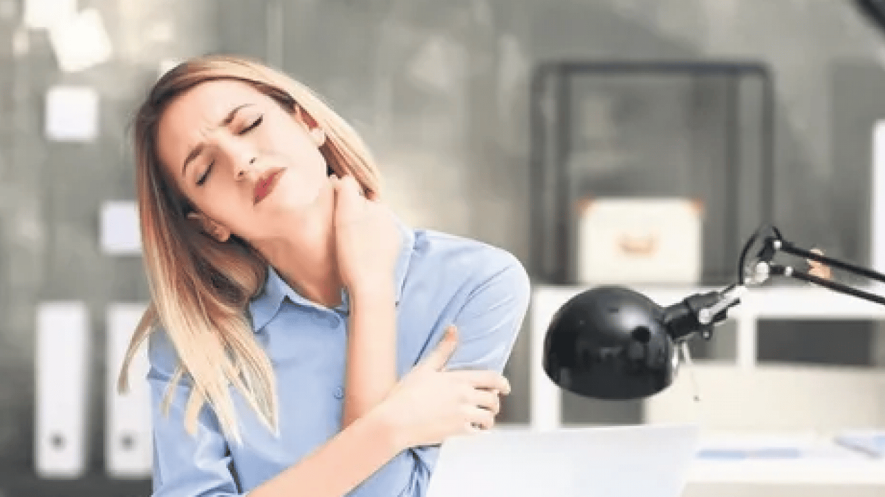 Foto - Dijital cihaz çoğaldıkça... Postür bozukluğuna yol açan sendrom: Tekno boyun nedir?