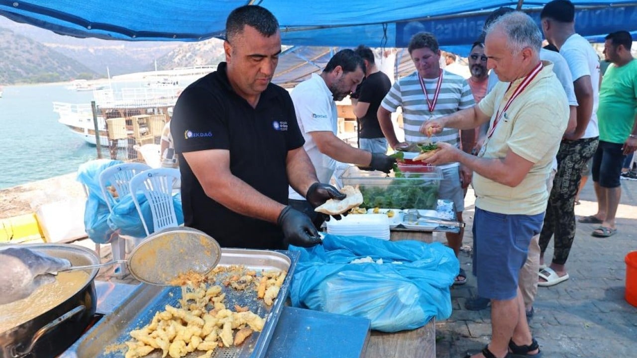 Foto - Dikenleri tehlikeli ve zehirli Önce avladılar daha sonra afiyetle yediler
