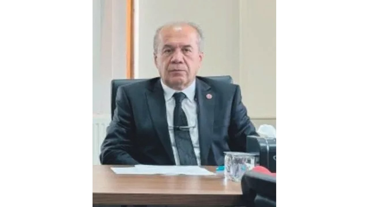 Foto - 'Diktatör Özgür' yine ortalığı dağıttı! 6 kişiyi daha partiden kovacak... Tek sebebi Gürsel Tekin'le tokalaşmaları