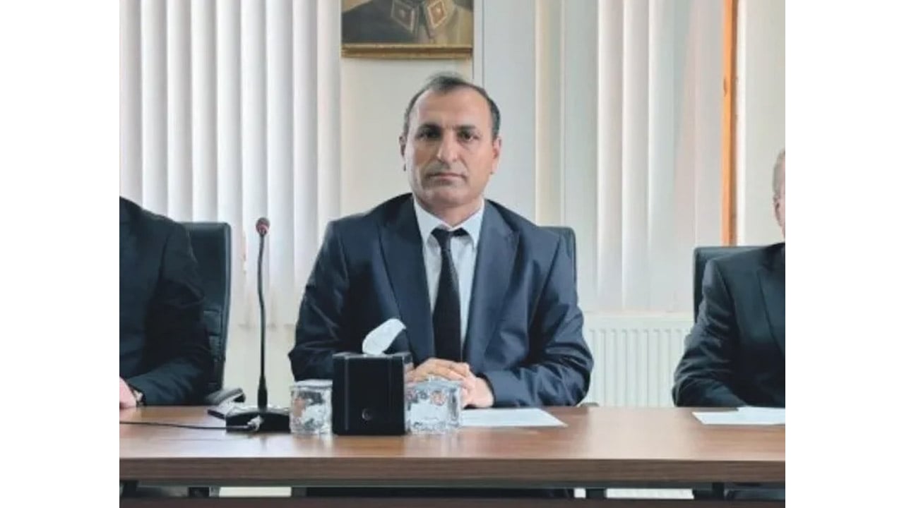 Foto - 'Diktatör Özgür' yine ortalığı dağıttı! 6 kişiyi daha partiden kovacak... Tek sebebi Gürsel Tekin'le tokalaşmaları