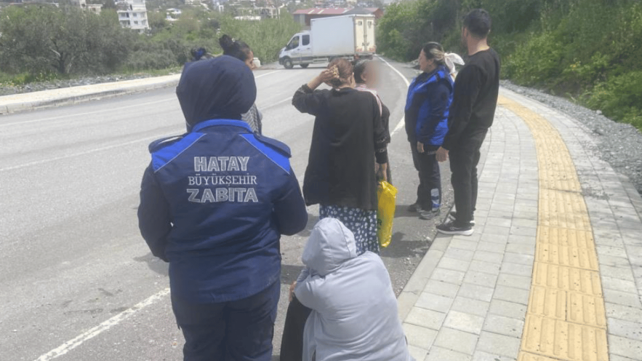 Foto - Dilencinin üzerinden çıkan para zabıtayı şoke etti