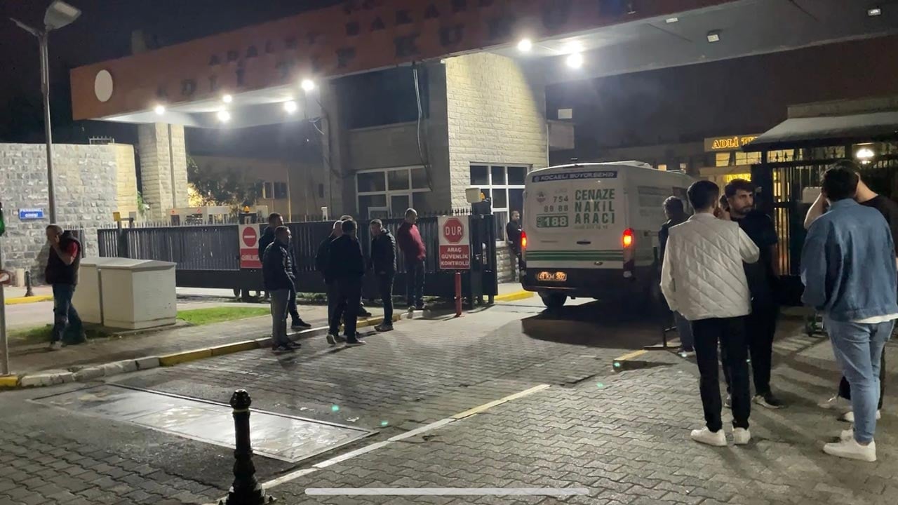 Dilovası’nda yürek yakan vedalar! Aileler adli tıp kapısında gözyaşlarına boğuldu