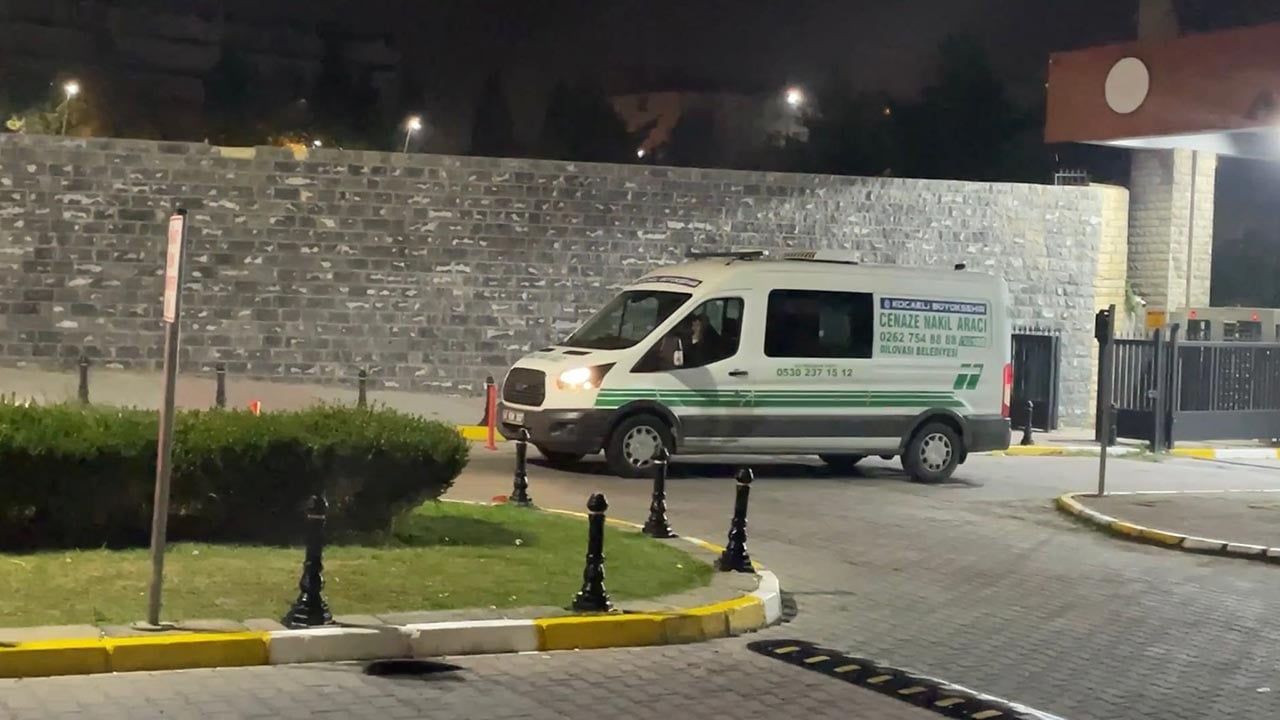 Foto - Dilovası’nda yürek yakan vedalar! Aileler adli tıp kapısında gözyaşlarına boğuldu