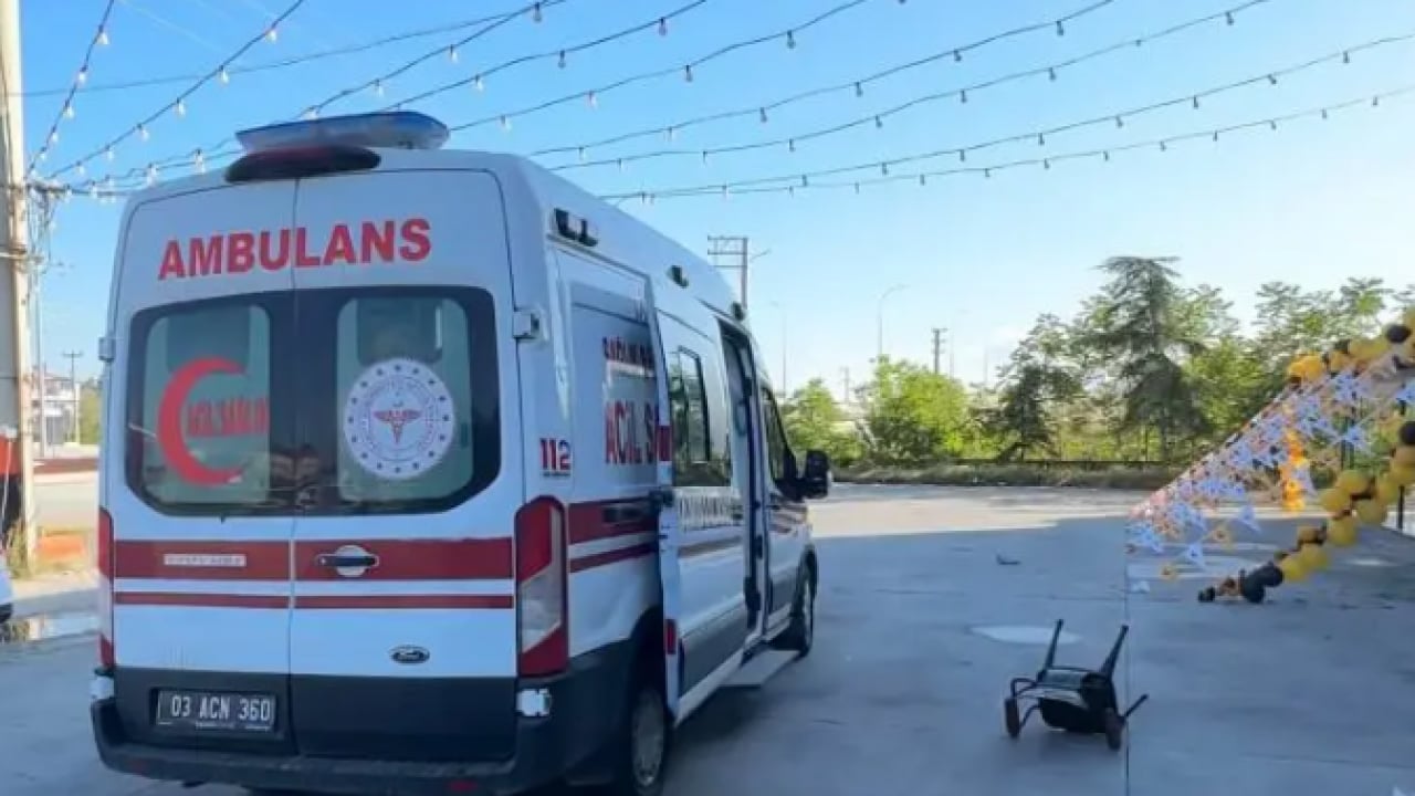 Foto - Dinlenme tesisinde dehşet anları! Yerde sürükleyerek kolunu parçaladı!