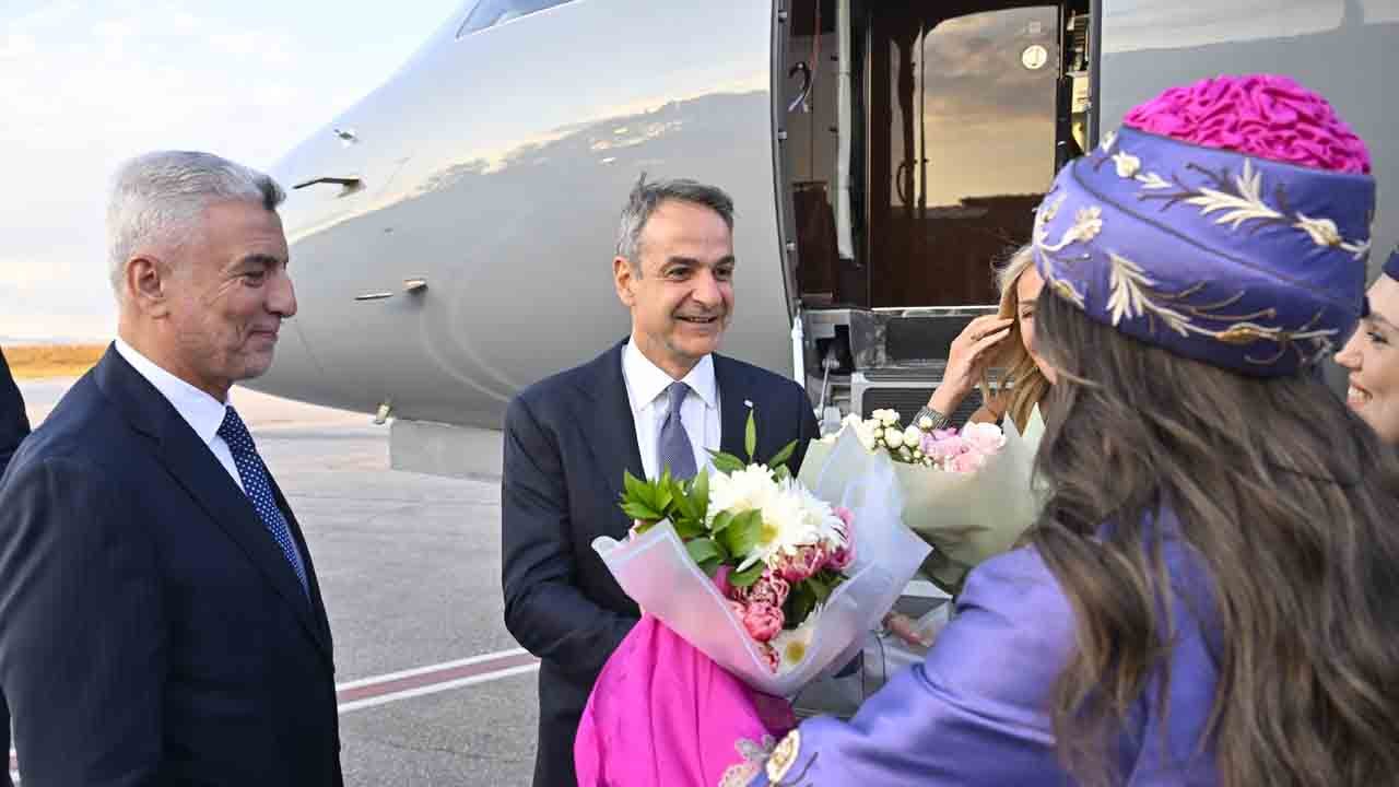 Foto - Diplomasinin kalbinde hava trafiği: Havalimanlarından 145 uçuş yapıldı