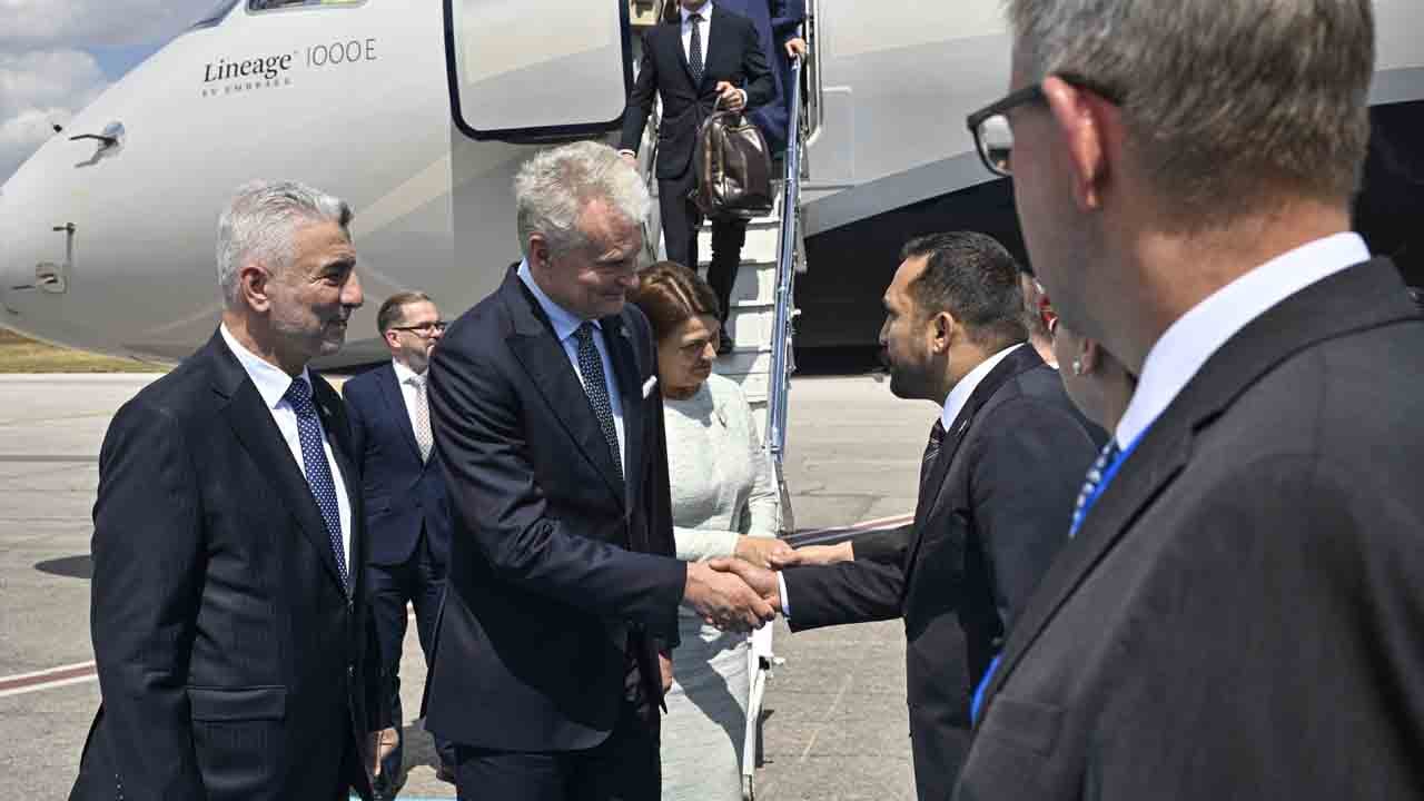 Foto - Diplomasinin kalbinde hava trafiği: Havalimanlarından 145 uçuş yapıldı