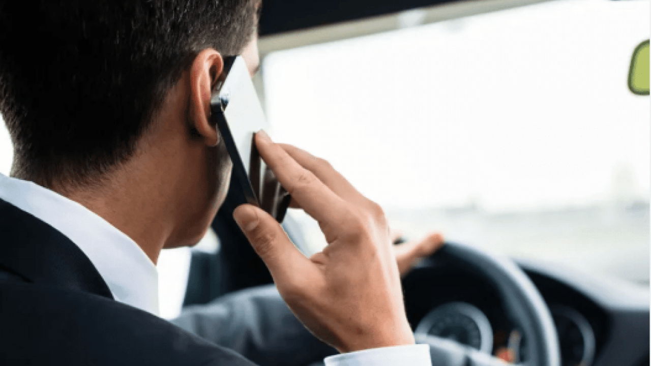 Foto - Direksiyon başında bunu yapan yandı! Ehliyet elden gidiyor!