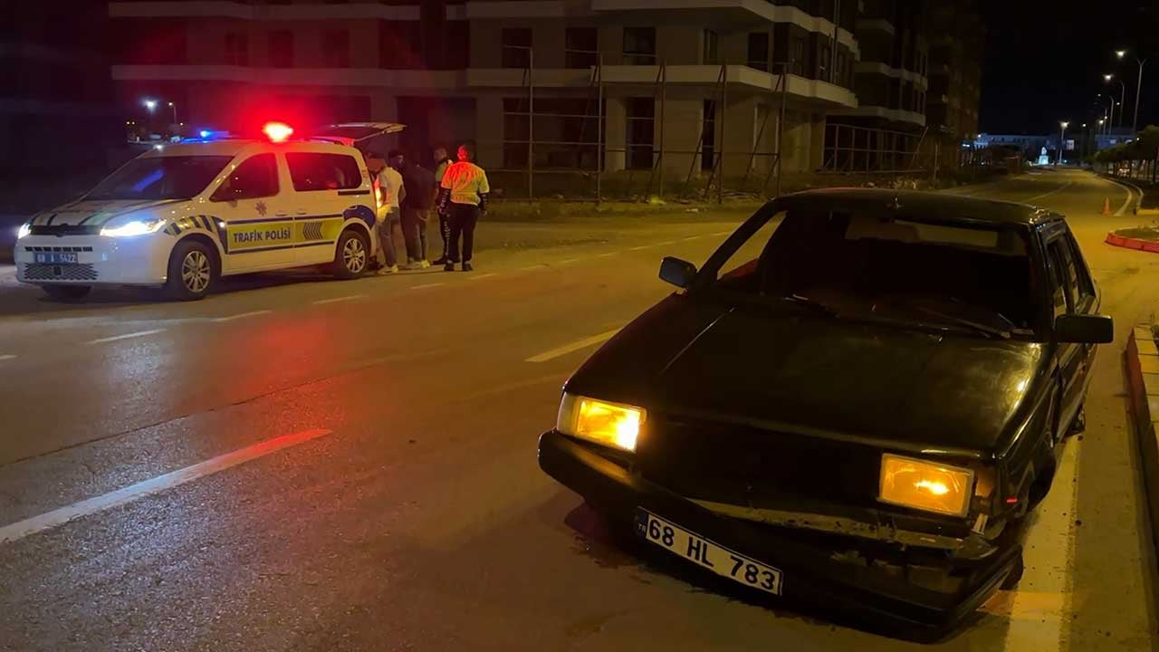 Foto - Direksiyon hakimiyetini kaybeden sürücü kavşağa çarptı! 