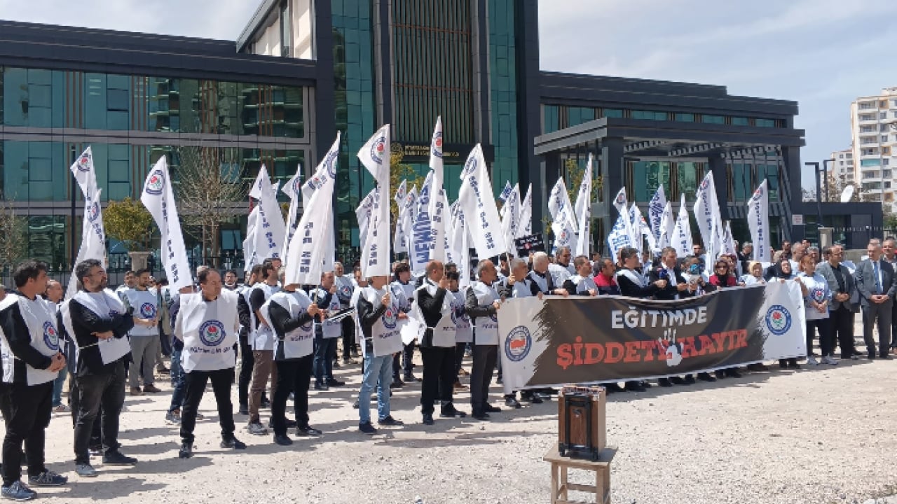 Foto - Diyarbakır'da eğitimciler şiddete karşı ayaklandı: Okullar güvende olmalı...