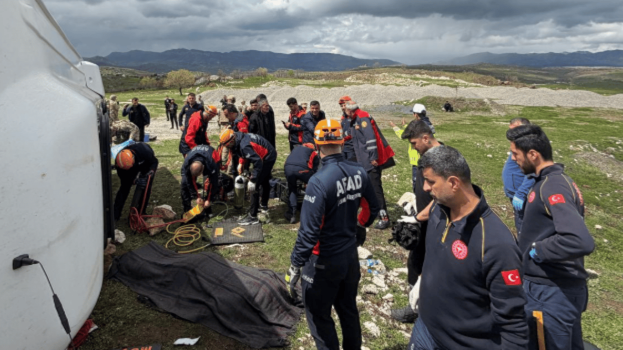 Foto - Diyarbakır’da feci kaza! Midibüs devrildi: Can kaybı ve yaralılar var