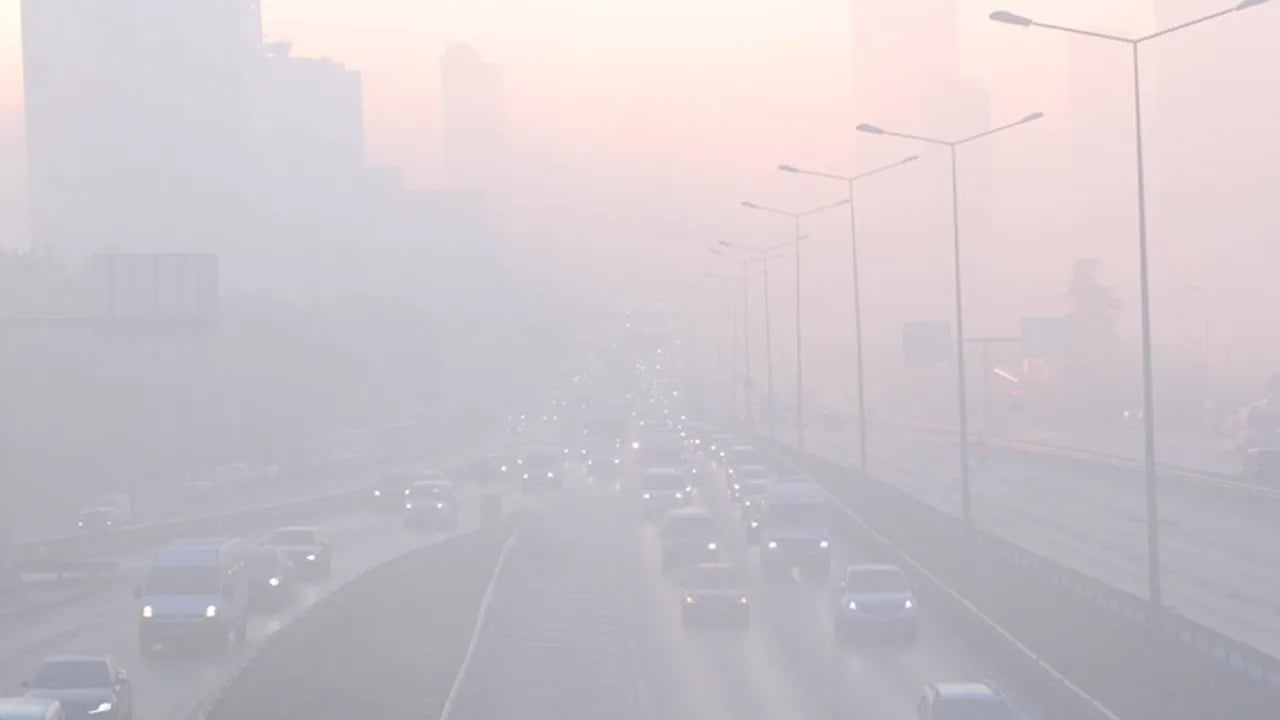 Foto - Diyarbakır'da meydana gelen sisli hava sessiz tehlike saçıyor uyarısı! Bakın nasıl, uzmanı duyurdu